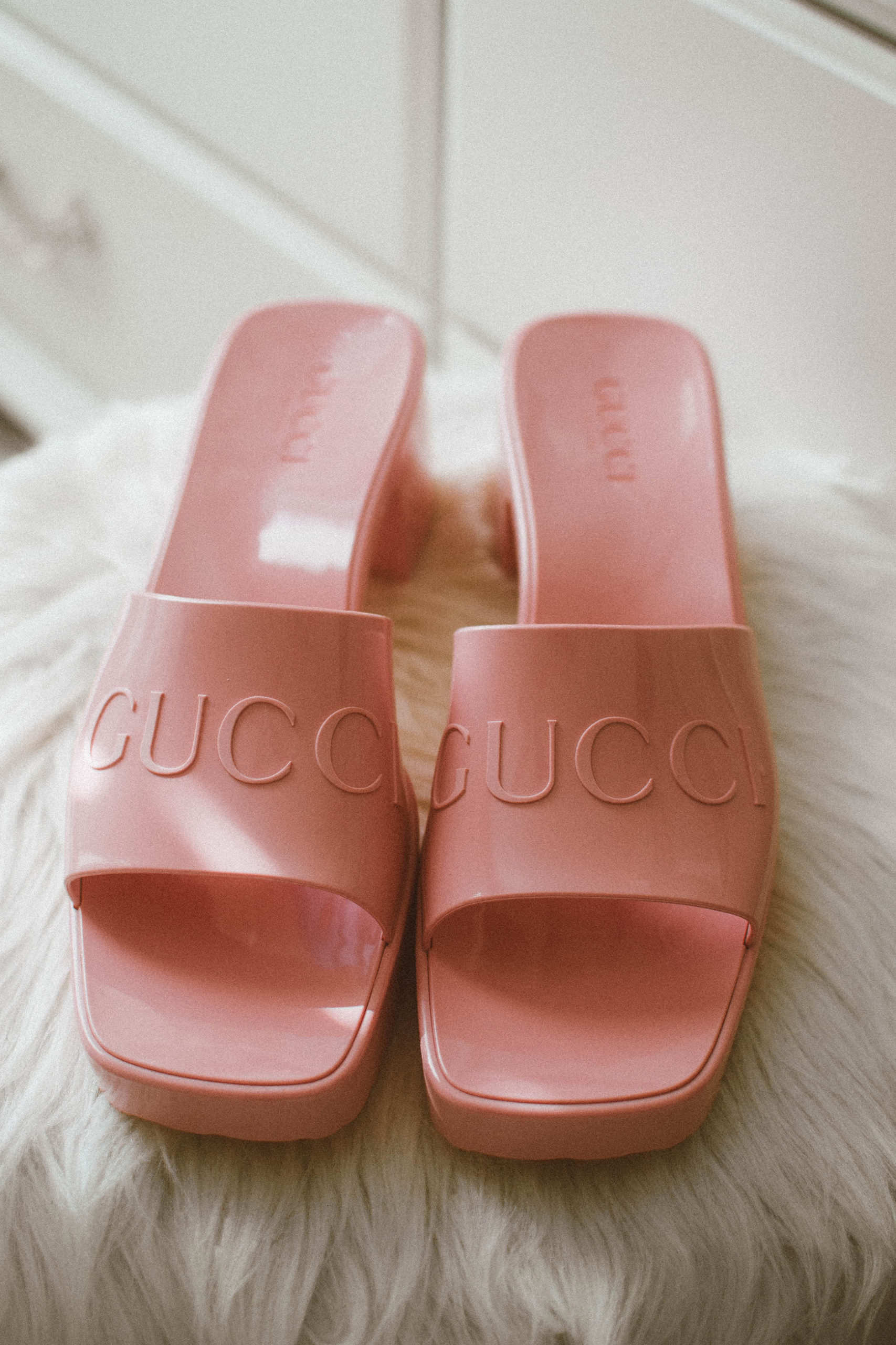 leiderschap Wees tevreden optellen Gucci Pink Women's Rubber Slide Sandal Review - From Nubiana, With Love