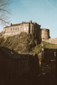 6 Day London Edinburgh Itinerary | Edinburgh Castle | The Vennel